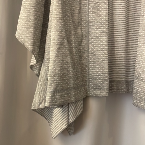 Cabi ATC Reversible Cape - Picture 7 of 9